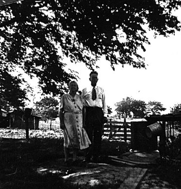 Melvin Dollins and Susan Carnahan - Sep 1941 Melvin Dollins and Susan Carnahan - Sep 1941