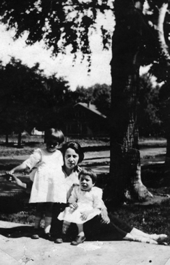 Vivan, Gail and Rosa - ca 1920 Vivan, Gail and Rosa - ca 1920