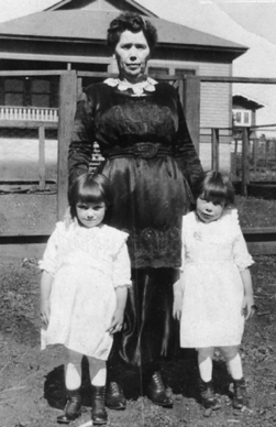 Vivan and Gail - ca 1920 Vivan and Gail - ca 1920