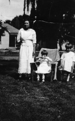Nora, Vivan and Gail - ca 1919 Nora, Vivan and Gail - ca 1919