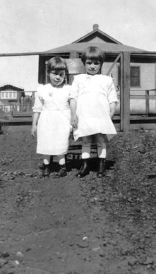 Gail and Vivan Dollins - ca 1920 Gail and Vivan Dollins - ca 1920